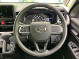 インテリアに合わせたデザインのステアリングは、運転される方のことも考え、運転しやすい形状、大きさです。是非一度、実際に触ってお確かめください。