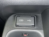 充電用USB端子付き。スマートフォンなどの充電に便利です。