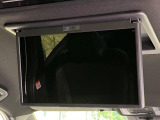 【13.2型フリップダウン】大画面モニターで後席でもエンタメをお楽しみいただけます。家族や友人とお出かけする機会が多い方に大人気です♪