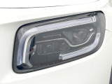 ●LEDヘッドライト:夜間走行時も良好な視界を確保し安心して運転できる高輝度LEDヘッドライトを装備!点灯速度が早く、消費電力も抑えられています。