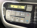 【オートエアコン】一度お好みの温度に設定すれば、車内の温度を検知し風量や温度を自動で調整。暑い&hellip;寒い&hellip;と何度もスイッチ操作をする必要はありません。快適な車内空間には必須の機能ですね♪