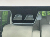 【スマートアシスト】走行中に前方の車両等を認識し、衝突しそうな時は警報とブレーキで衝突回避と被害軽減をアシスト。より安全にドライブをお楽しみいただけます。