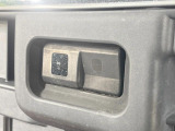 【スマートアシスト】走行中に前方の車両等を認識し、衝突しそうな時は警報とブレーキで衝突回避と被害軽減をアシスト。より安全にドライブをお楽しみいただけます。