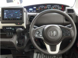運転にかかわる様々な操作を安全に行えるように視点移動が少なく、操作性に配慮されたスイッチ類が凝縮されたコクピットです。
