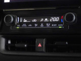 車内を快適に、オートエアコンを装備しています。