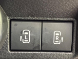 【両側パワースライドドア】スマートキーや運転席のスイッチで後席両側スライドドアの開閉が可能♪電動だから力を入れてドアを開ける必要が無く、小さなお子様でも簡単に開け閉めでき快適です♪