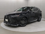レクサスのコンパクトクロスオーバーSUV「NX」。本革シートや三眼フルLEDヘッドライトを装備する「NX250バージョンL」です。
