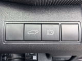 【パワーバックドア】スイッチ操作でバックドアの開閉が可能なパワーバックドアを装備。荷物で両手がふさがっているときでもスムーズに開閉でき、日常使いの利便性を高めます。