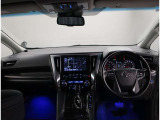 オシャレなインテリアで運転する気分も盛り上がりますよね^^