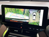 【パノラミックビューモニター】専用のカメラにより、上から見下ろしたような視点で360度クルマの周囲を確認することができます☆死角部分も確認しやすく、狭い場所での切り返しや駐車もスムーズに行えます。