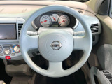 インテリアに合わせたデザインのステアリングは、運転される方のことも考え、運転しやすい形状、大きさです。是非一度、実際に触ってお確かめください。