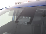 サポカーSとは、衝突被害軽減ブレーキに加えて、高齢者に多いと言われている踏み間違い事故防止をサポートする機能です。詳しくは販売店スタッフまでおたずねください。