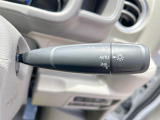 【オートライト】周りの明るさに応じて自動でヘッドライトの点灯・消灯ができる機能です!ライトの付け忘れ・消し忘れなどが無くなり、雨の日や夕方の走行も安心!トンネル通過時も便利ですね♪