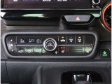 【オートエアコン】1年中快適な室内を提供!車内温度を設定すると、風量を自動で調整してくれます。