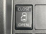 【スライドドア】駐車場で隣の車との間隔が狭く乗りにくい時、スライドドアなら安心!ドアオープン時も幅を取らず、開口部が広いので乗り降りがとっても簡単です。大きな荷物の出し入れも後席から可能♪