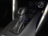 電動パーキングブレーキ・ブレーキホールドを装備してます。ホールド機能は信号待ちが多い一般道で疲労軽減になり、大好評です!