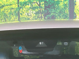 【トヨタセーフティセンス】走行中に前方の車両等を認識し、衝突しそうな時は警報とブレーキで衝突回避と被害軽減をアシスト。より安全にドライブをお楽しみいただけます。
