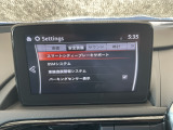 ブラインド・スポット・モニタリング (BSM) は、自車の後方から接近する車両の存在を知らせることにより、車線変更時の後方確認を支援するシステムです。