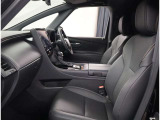 運転席助手席はゆとりがあります★ 足元も大変広々しております。