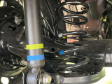 お車を安心してお乗りいただく為には、足回りの定期点検が欠かせません。サービスサポート(有償保証)では無料点検もご提供しており、安心のカーライフをお過ごしいただけるサポート体制が整っています。