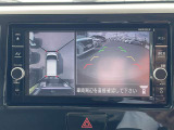 上から見たような画像で車庫入れなどに便利なアラウンドビューモニター