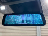 【デジタルインナーミラー】後席の大きな荷物や同乗者で後方が確認しづらい時でも安心!カメラが撮影した車両後方の映像をルームミラー内に表示。クリアな視界で状況の確認が可能です!