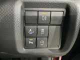 コーナーセンサーを車の前後に装備。障害物までの距離に応じて警告音を変えてお知らせ。縦列駐車時や駐車場・車庫などでの取り回しをサポートします。詳細は販売店スタッフまでおたずねください。
