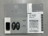 キーをバックやポケットに入れたまま、ドアリクエストキーを押すだけ開閉する、便利なインテリジェントキー2個とリモコンエンジンスターターが付いております。