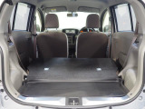 後席を倒した状態の荷室です。実用的な広さの荷室になります。