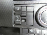 片側電動スライドドアのスイッチ付です。車内からもスイッチひとつで楽にドアの開閉が可能です。電動なので開閉時に力を使う必要がなく、半ドアになることもありません!