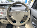 インテリアに合わせたデザインのステアリングは、運転される方のことも考え、運転しやすい形状、大きさです。是非一度、実際に触ってお確かめください。