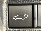 【パワーバックドア】スマートキーや運転席のボタンを押すだけでリアゲートが自動で開閉します!荷物を持っている時や、高い位置にあるバックドアを閉める際に便利な機能です♪