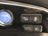 アドバンスト パーク付きです。カメラやソナーによって、周囲を監視しながら駐車を支援。障害物を検知した場合には警報を鳴らし、ブレーキ制御を行うことで接触回避を支援します。