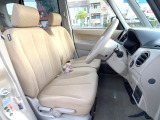 運転席シート廻りは使用感も少なく、良好な状態となっています。前オーナー様が丁寧に使っていたことがよくわかりますね。