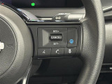 【プロパイロット】運転支援システムが搭載されております。全車速域追従式クルーズコントロールやレーンキープで長距離運転をアシスト。