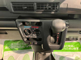 車両状態証明書修復歴の有無も一目瞭然。機能や内装・外装、走行距離、修復歴の有無をチェックし、クルマの状態を10段階にした車両状態証明書。数字や記号を使ってわかりやすく表示しています。