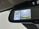 ルームミラーにクリヤーなカメラ映像で後方視界サポート!車両周囲安全確認にも役立つ、アラウンドビューモニター映像 スマート・ルームミラー装備!