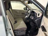 運転席側にはシートリフター機能が付いております。自分のスタイルに合った運転姿勢がとれ、快適に運転することができます。