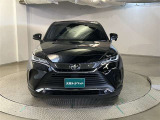 お車購入のポイントとなるフロントマスクです!シャープな目つきが印象的なデザインのヘッドランプです。