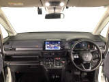【前方視界】開放的な前方視界!運転がしやすく疲れにくいです♪窓が大きく、見通しがとっても良いおクルマですよ♪
