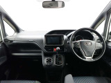 ワイドな視界と運転しやすいインパネ