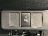 コーナーセンサーを車の前後に装備。障害物までの距離に応じて警告音を変えてお知らせ。縦列駐車時や駐車場・車庫などでの取り回しをサポートします。詳細は販売店スタッフまでおたずねください。