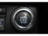 スマートエントリー&プッシュスタートはキーをバッグ等に携帯している時にブレーキを踏んでスタートボタンを押すとエンジンが始動します。車内に忘れた場合にはロック出来ませんので締め忘れの心配もなくなります!