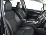 運転席のスペースはゆったりしていて、視界も広く確保されているので普段の運転からロングドライブまで快適です。