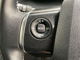 運転中、オーディオの操作をしてて、ハッとしたことはありませんか?ステアリングスイッチは、運転中でもハンドルでオーディオの操作が可能です。安全なドライブをサポートします。