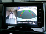 アラウンドビューモニター付きです 上から見たイメージで駐車出来ますので車庫入れの苦手な方も楽に駐車出来ます♪