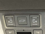 両側電動スライドドア・パワーバックドアがついております。