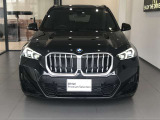 【BMWの伝統-1】BMWの特徴的な&ldquo;キドニーグリル&rdquo;は、80年以上続く伝統の形でございます。変わらないこだわりのデザインが、プレミアムブランド&ldquo;BMW&rdquo;を創り出します。