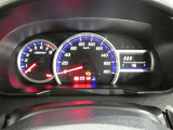 視認性の良いスピードメーターですね。夜も見やすく表示されますので運転が楽しくなります。