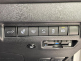 【パワーバックドア】スマートキーや運転席のボタンを押すだけでリアゲートが自動で開閉します!荷物を持っている時や、高い位置にあるバックドアを閉める際に便利な機能です♪